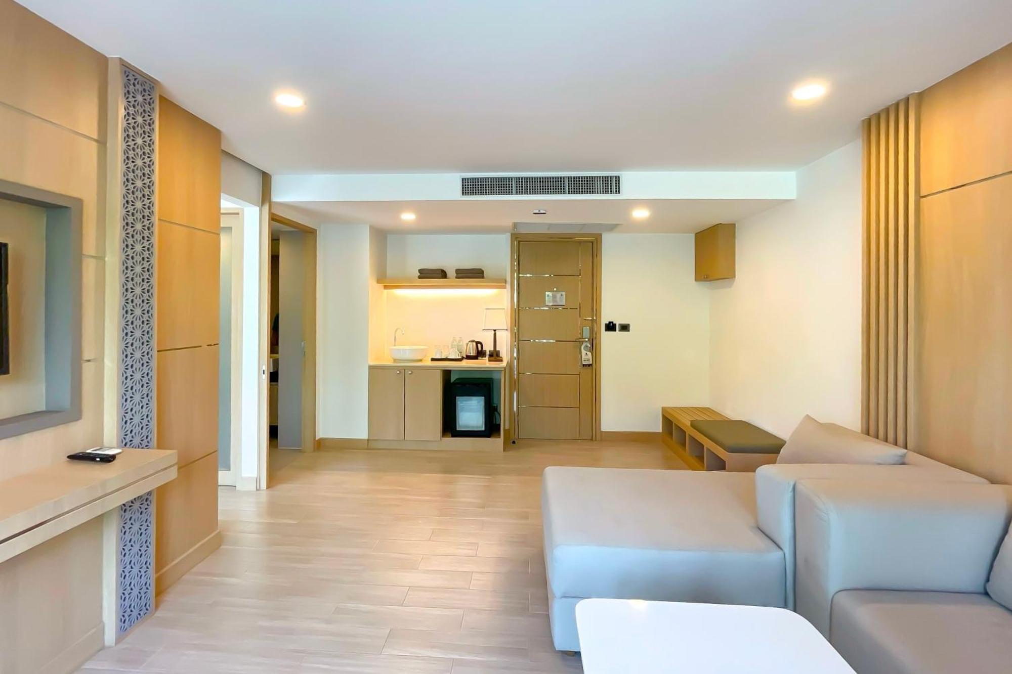 Clarian Hotel Beach Patong 外观 照片