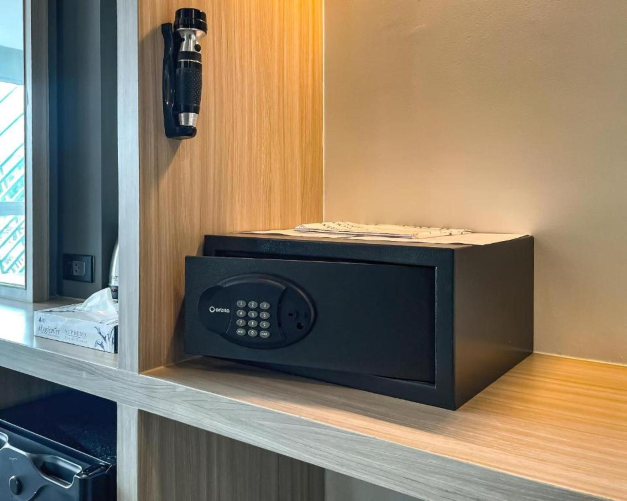 Clarian Hotel Beach Patong 外观 照片